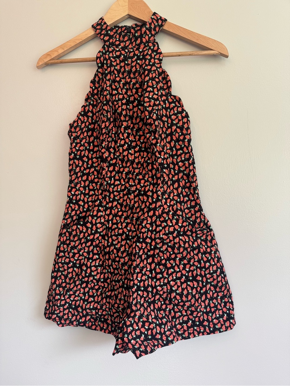 By Anthropologie Strawberry Scallop Halter Magic Fabric Romper US 0 UK 4 🍓